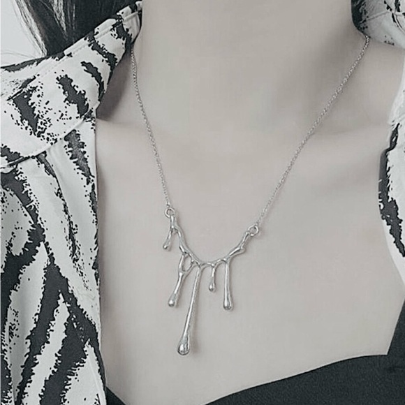 Melting Metal Dripping Droplet Blood Liquid Water Goth Edgy Vamp Two Way Pendant - Picture 11 of 16